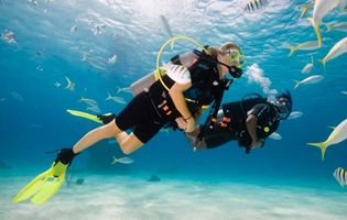 diving Bahamas is la mujeres